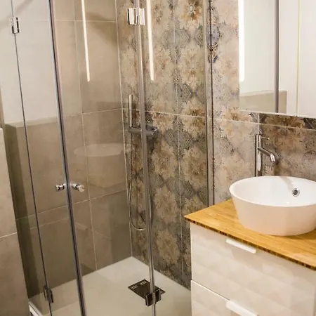 Lea Apartament Przy Parku Krakowskim アパート クラクフ